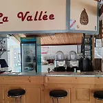 Avec Terrasse - 6 Pers. - Api-1-52-2030 * La Tour-dʼAuvergne