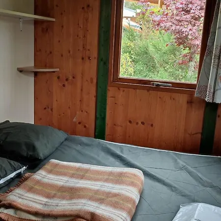 Avec Terrasse - 6 Pers. - Api-1-52-2030 * La Tour-d'Auvergne