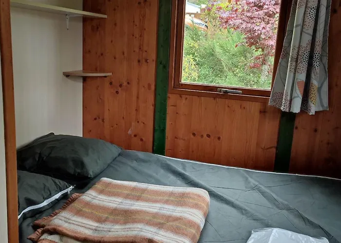 Avec Terrasse - 6 Pers. - Api-1-52-2030 * La Tour-d'Auvergne