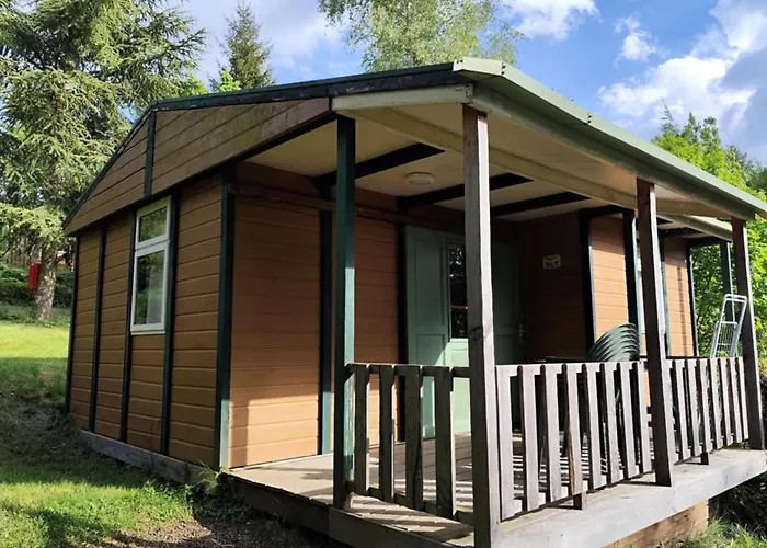 Avec Terrasse - 6 Pers. - Api-1-52-2030 * La Tour-d'Auvergne