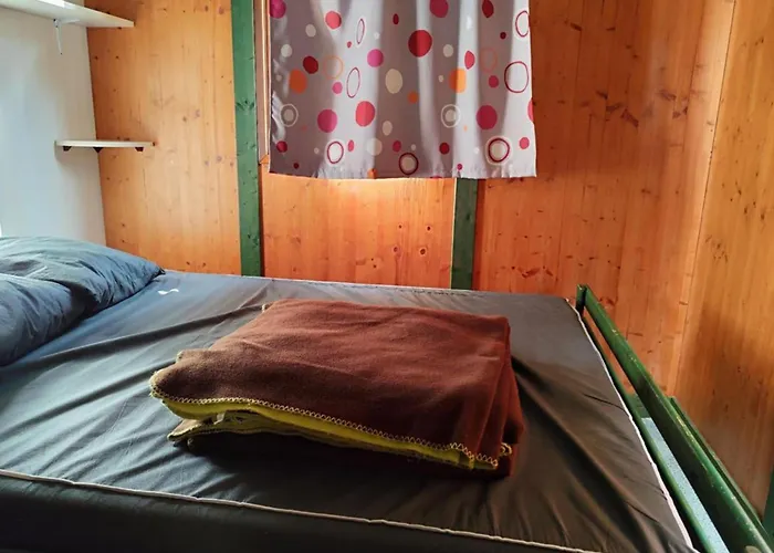 Avec Terrasse - 6 Pers. - Api-1-52-2030 Campsite